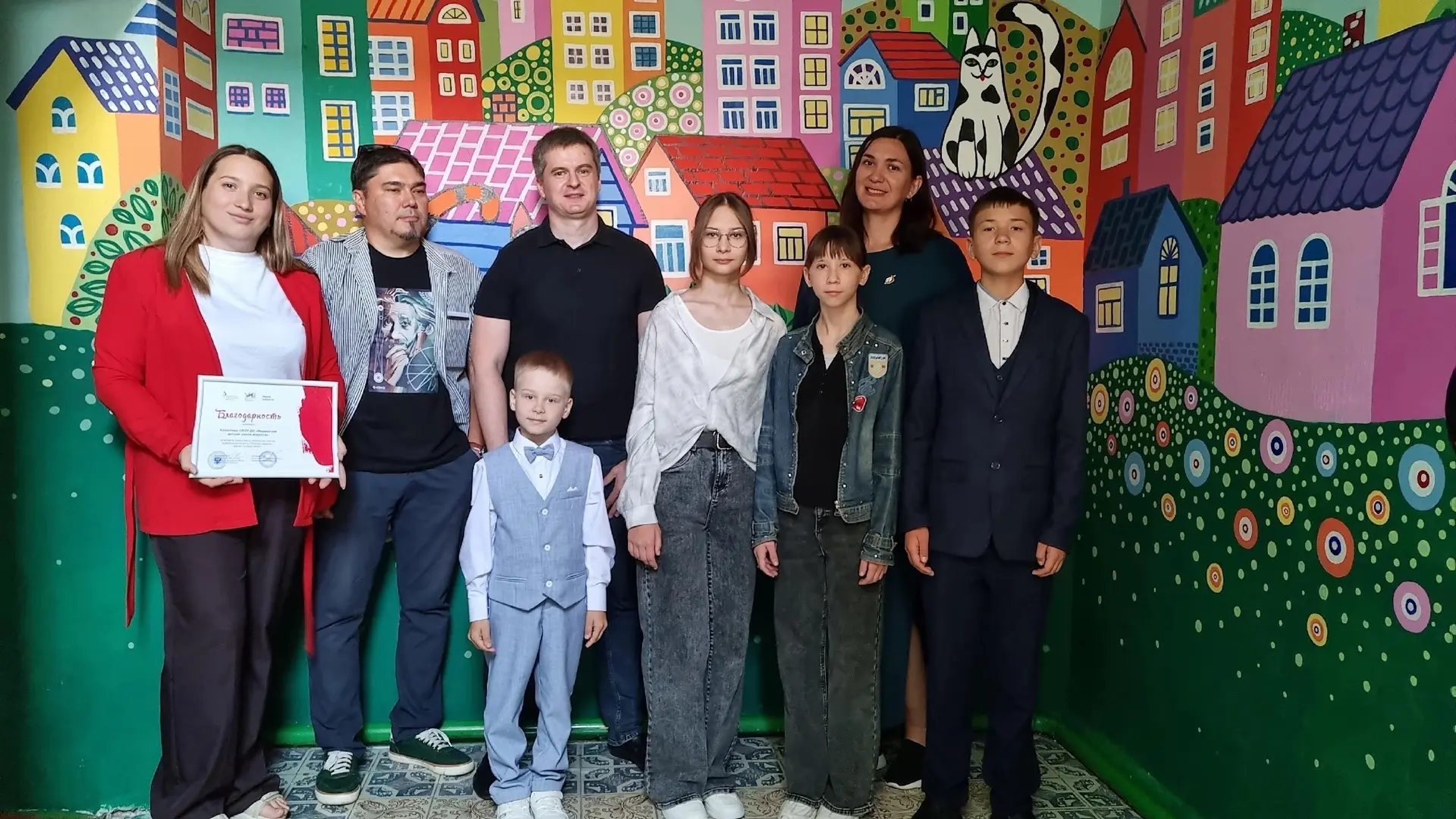 В Медвенской детской школе искусств состоялось официальное открытие нового мурала 🎉 

В рамках пров