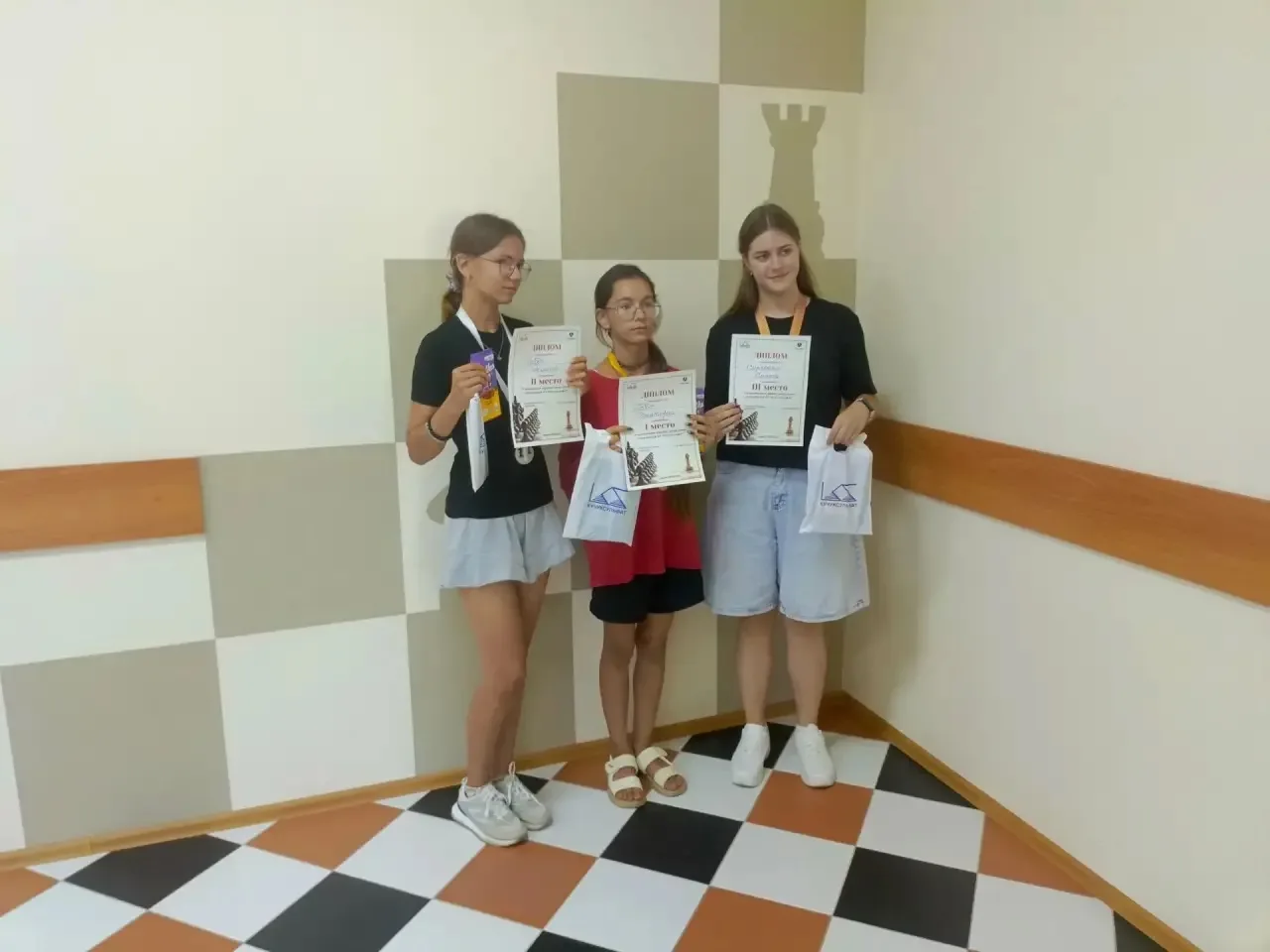 ♟️ Международный день шахмат

В разгар летних каникул, 20 июля, когда весь мир отмечал Международный