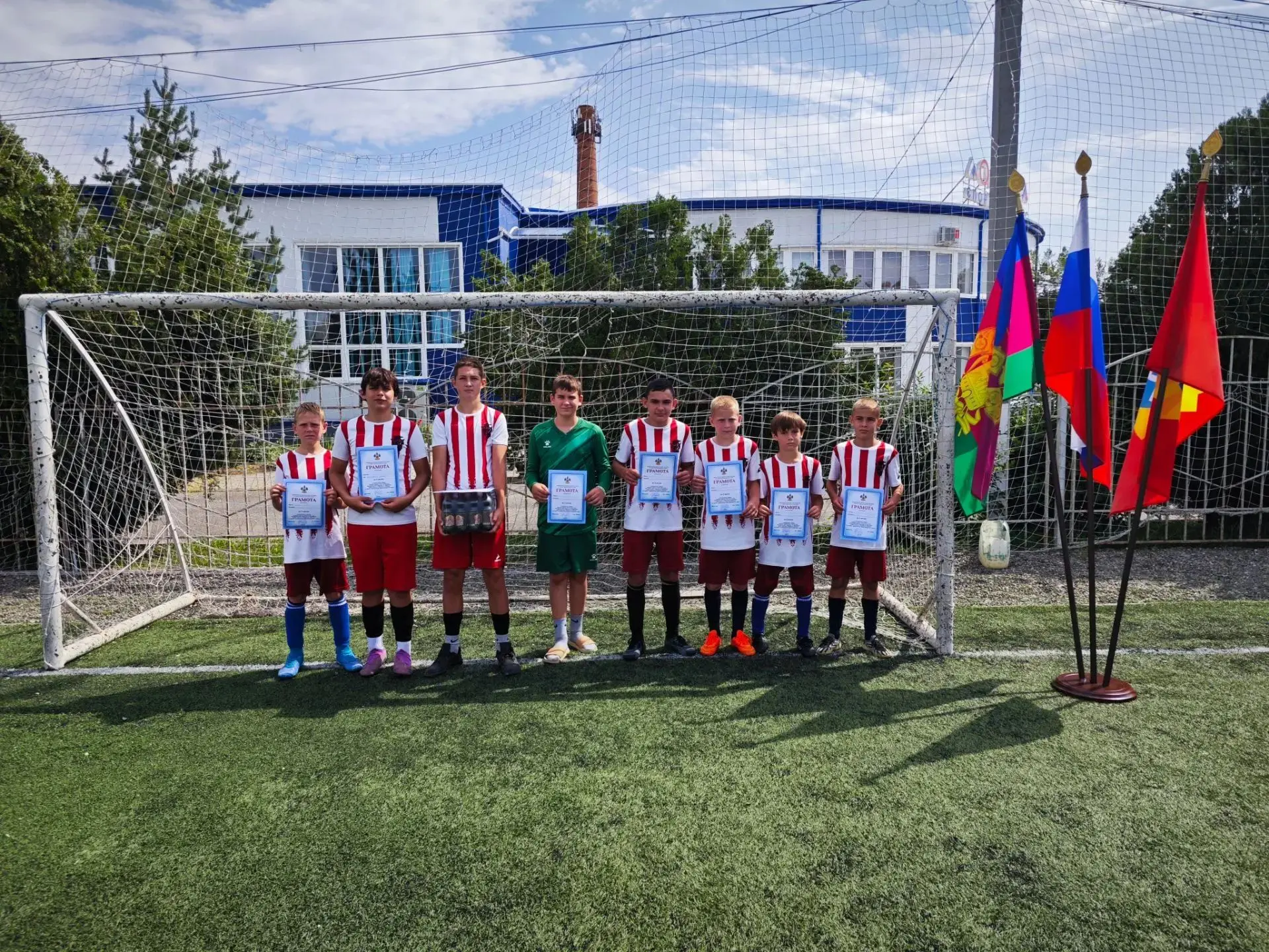 Наши юноши - бронзовые призеры зонального этапа Кубка губернатора ⚽

Соревнование проводилось в г.Ла