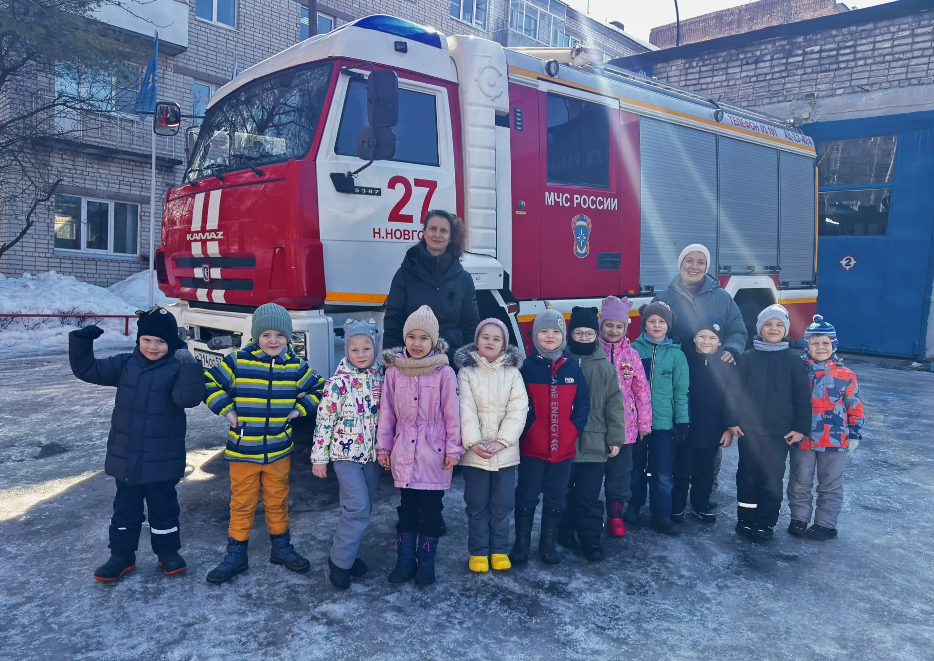 🚒👩‍🚒 Сегодня ребята из группы «Улыбка» побывали в гостях у настоящих героев — пожарных!
