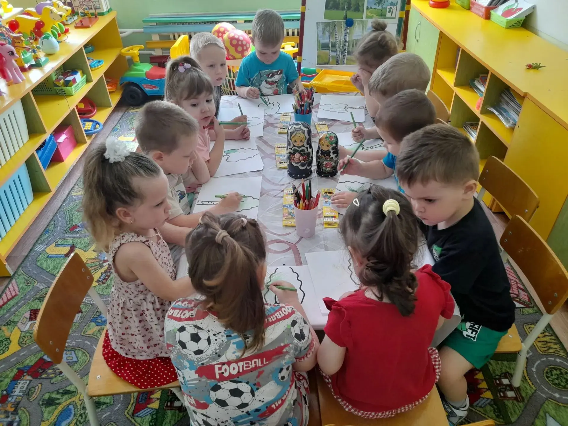 В честь дня русской берёзы, в первой младшей группе с детьми был проведён тематический день, посвящё