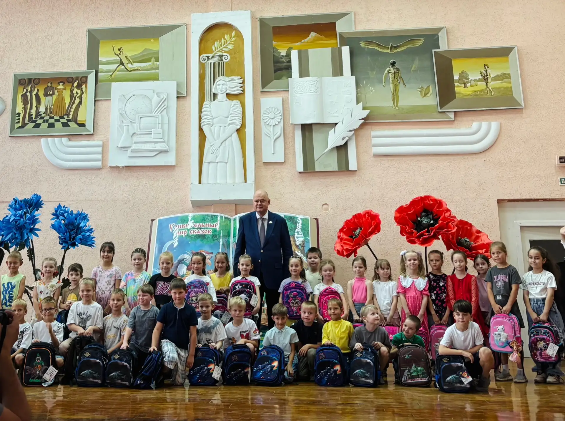 18 августа в СОШ №66 прошла добрая акция «Собери ребёнка в школу». Её главная цель — по...