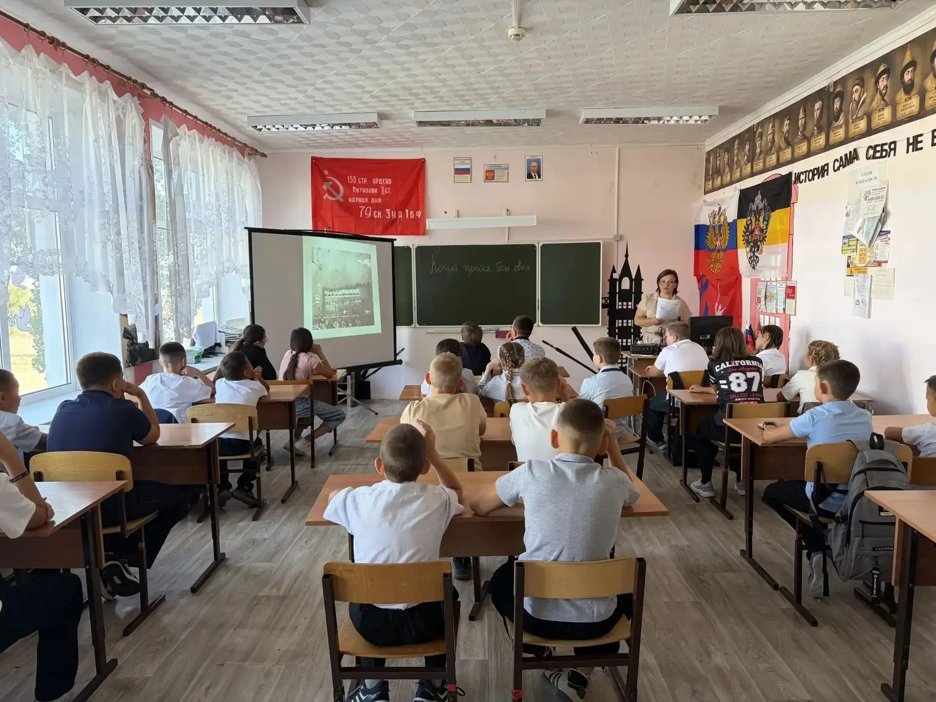 3 сентября для ребят 5-6  классов библиотекарь провела урок-реквием "Когда чужая боль с...
