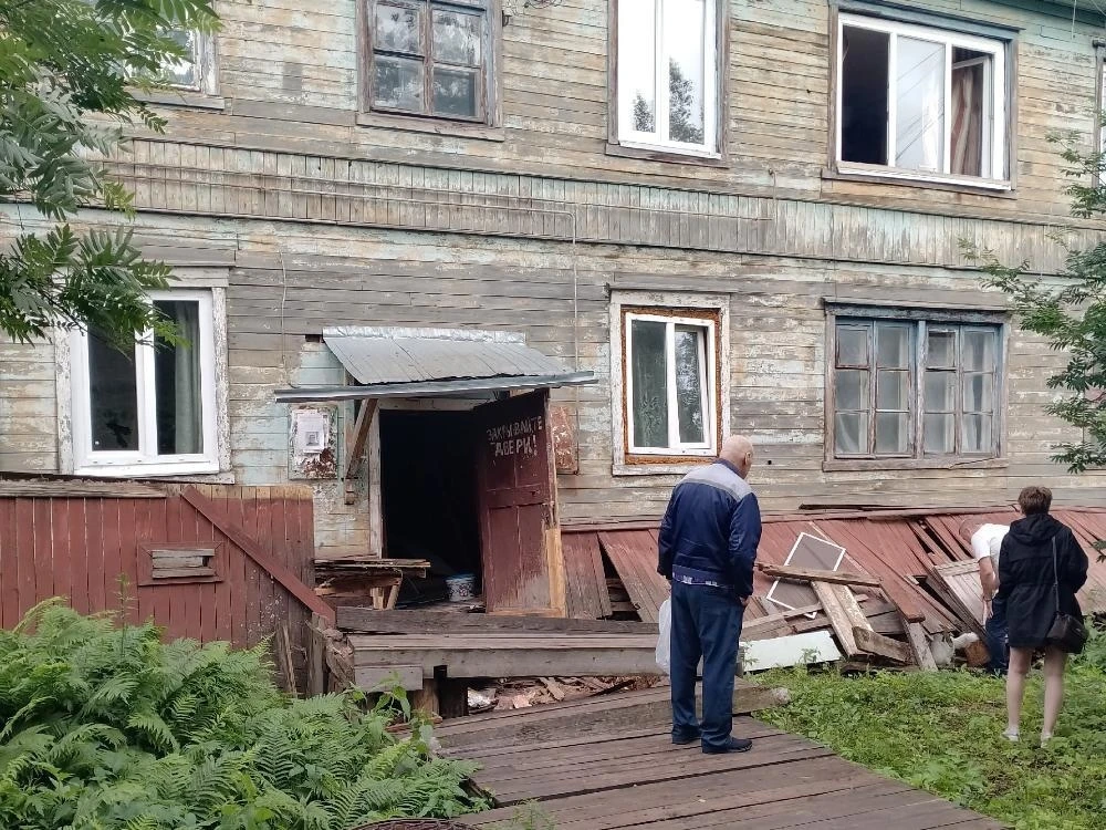 ‼ Деревянный дом в Архангельске сошел с фундамента!

ЧП произошло на улице Выучейского, 61. Двухэтаж
