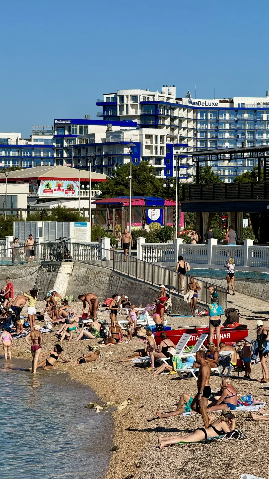 33 августа на пляже парка Победы в Севастополе 🏖️