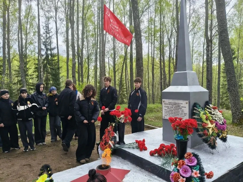 🎖️В рамках проекта «Открывай страну» #ПЕРВЫЕ нашей школы совершили поход, посвященный Дню Победы 🎖️ 