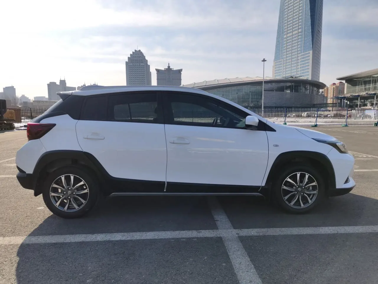 TOYOTA YARIS L ZHIXUAN X за 1.370 млн!  • 2022/02 • 1.5 л. бензин / 112л.с / CVT • пробег - 33 300 к