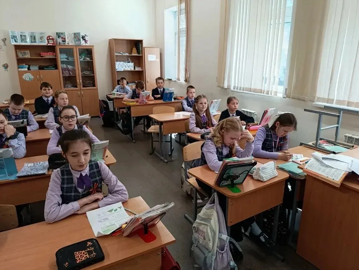🎼В 3«Е» классе прошёл урок мужества под звуки военных песен  На очередном занятии «Разговоры о важно