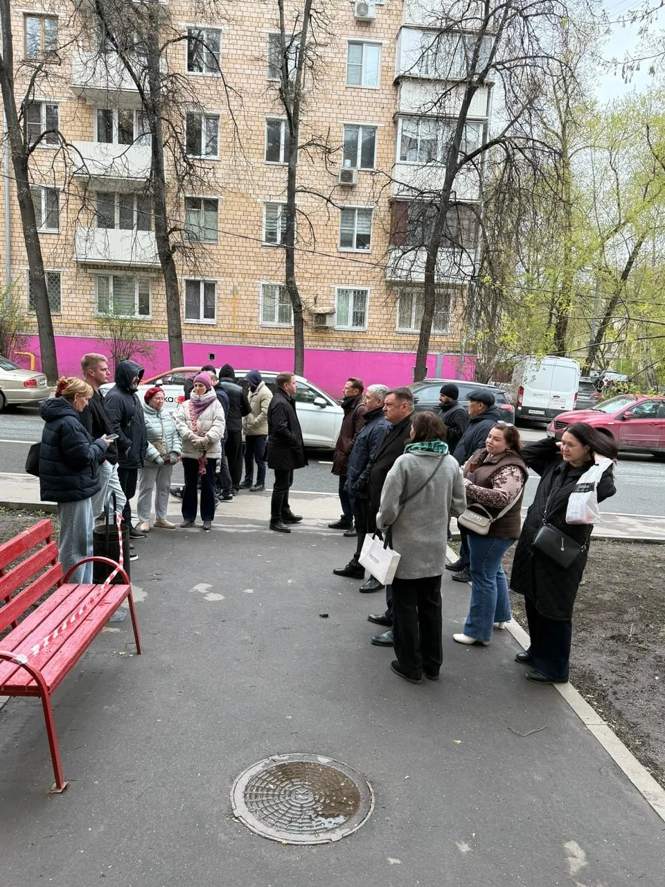 💬 В Басманном районе обсудили капремонт дома на Денисовском
