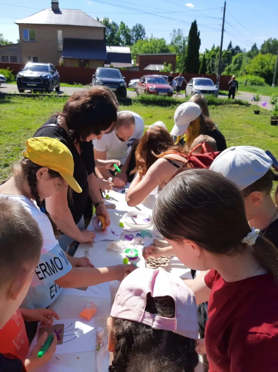 Сегодня в нашем микрорайоне Локомотивный стало ещё зеленее и красивее! 🌳 Дети нашей шк...