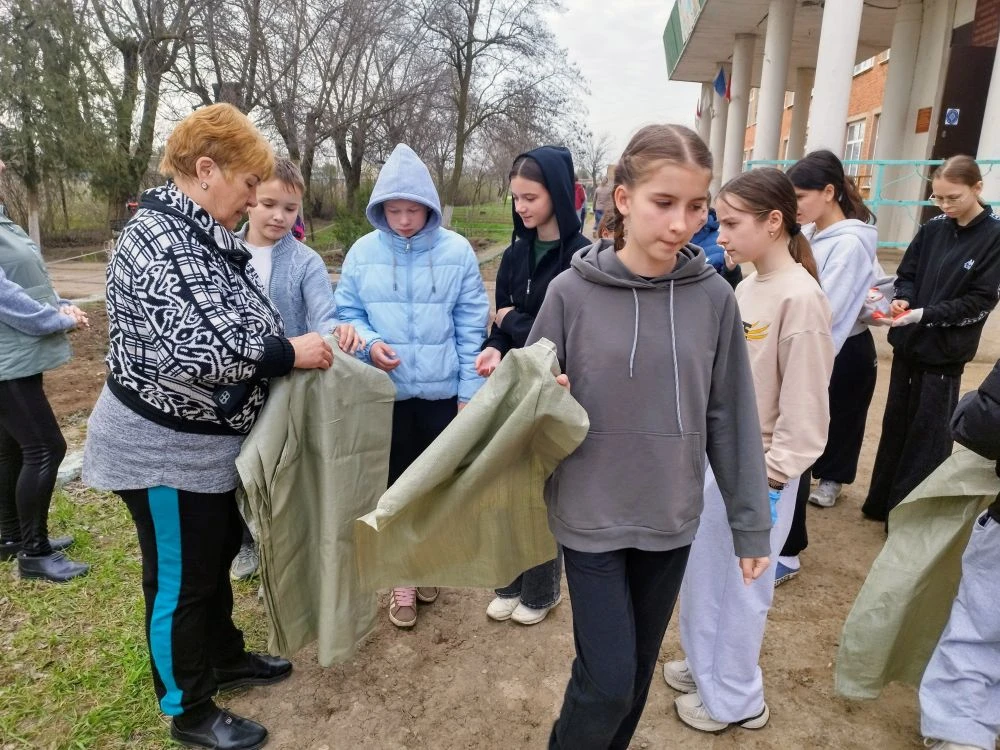 27.03.2026г. в нашей школе прошел весенний субботник по уборке не только пришкольной но...