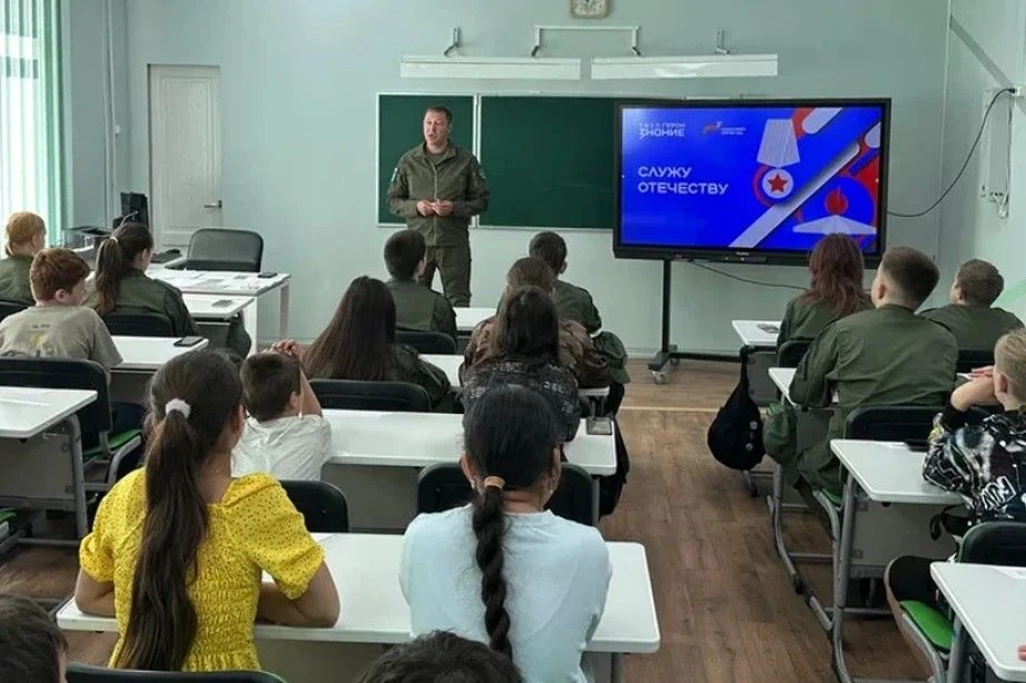 🇷🇺Дальний Восток дал старт акции «Служу Отечеству»
⁣
Общество «Знание» и Государственный фонд «Защ
