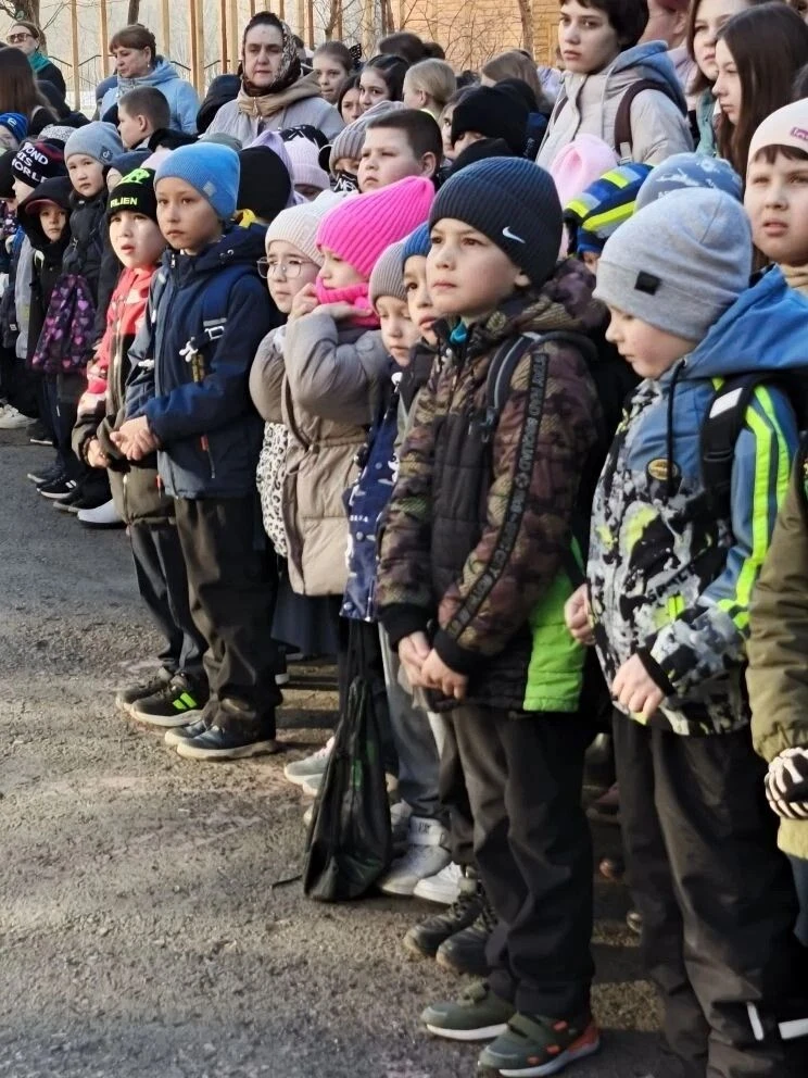 🚀 3 ... 2 ... 1 ... Поехали! 🚀  Сегодня в нашей школе прошли линейки, посвященные открытию Недели ко