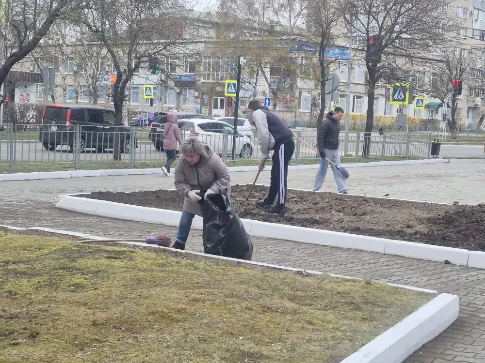 Субботник в школе: Вместе делаем мир чище! 🧹Сегодня наша школа преобразилась благодаря дружной работ