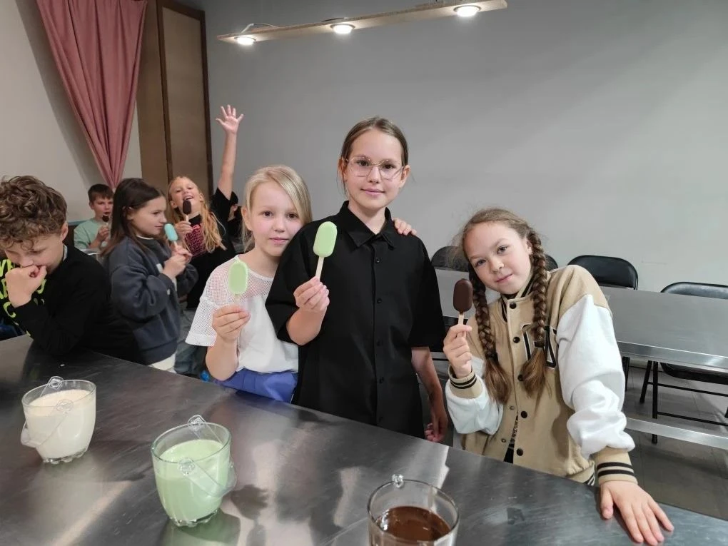 🍦 Сладкое приключение 3 «А» и 3 «В»!  6 мая для учеников 3 «А» и 3 «В» классов выдался не просто уче