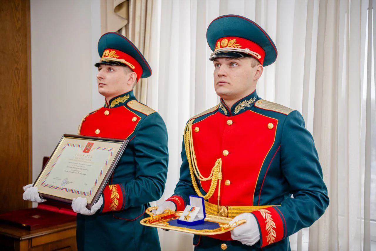 Сегодня к нам из Костромской области прибыли мама и брат защитника Отечества подполковника Михаила Л