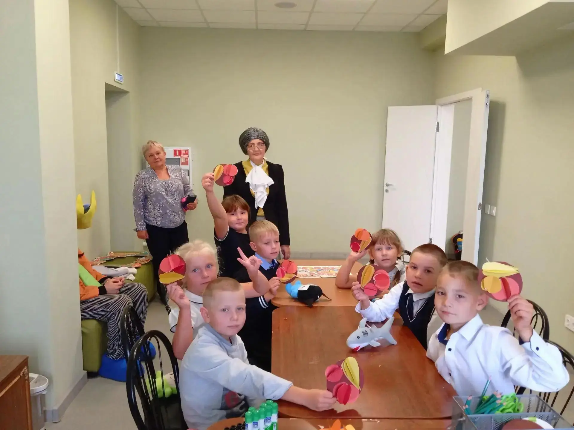 🎉 Праздник для первоклассников: «Приключение Незнайки и Шапокляк в стране знаний»! 🎉
