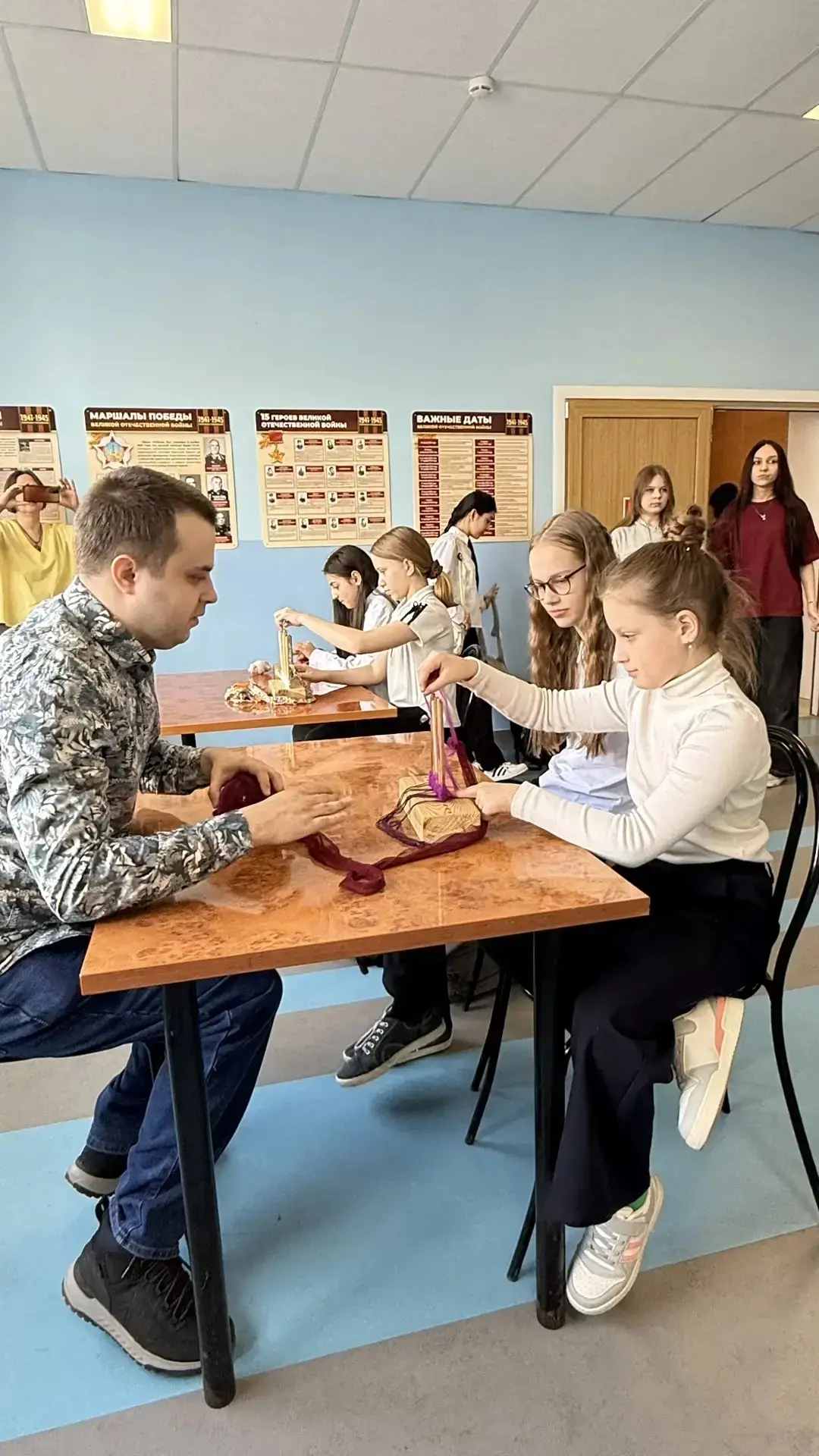 Обучающиеся 5 Е класса посетили выставку «Мамина Жилетка », познакомились с экспонатами, узнали мног