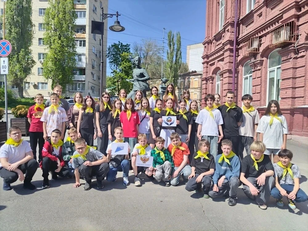 В рамках программы «Дороги Победы» ученики 6 "А" класса (классный руководитель Фирсова Н. К.) и 7 "А