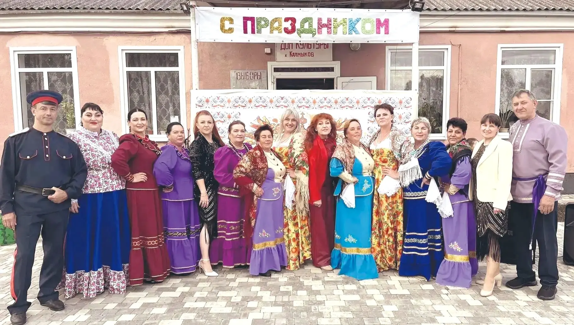 «Деревенские вечорки» в х. Калмыков подарили жителям душевный праздник... Подробнее чит...