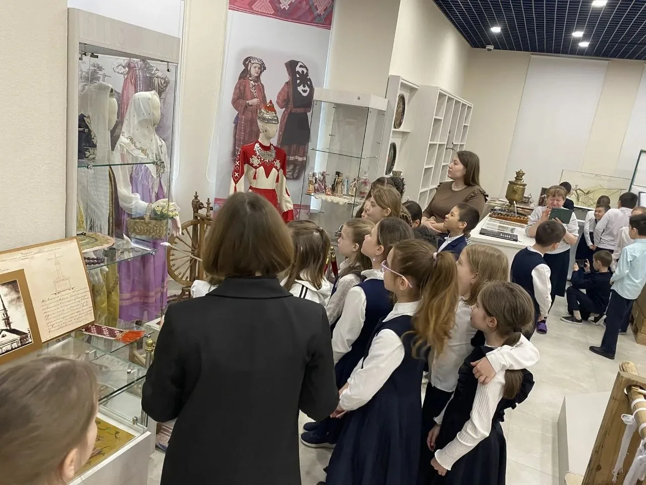 Сегодня 2 «Г» класс побывал в Краеведческом музее Высокогорского района! 🏛️ Ребята узнали о традиция