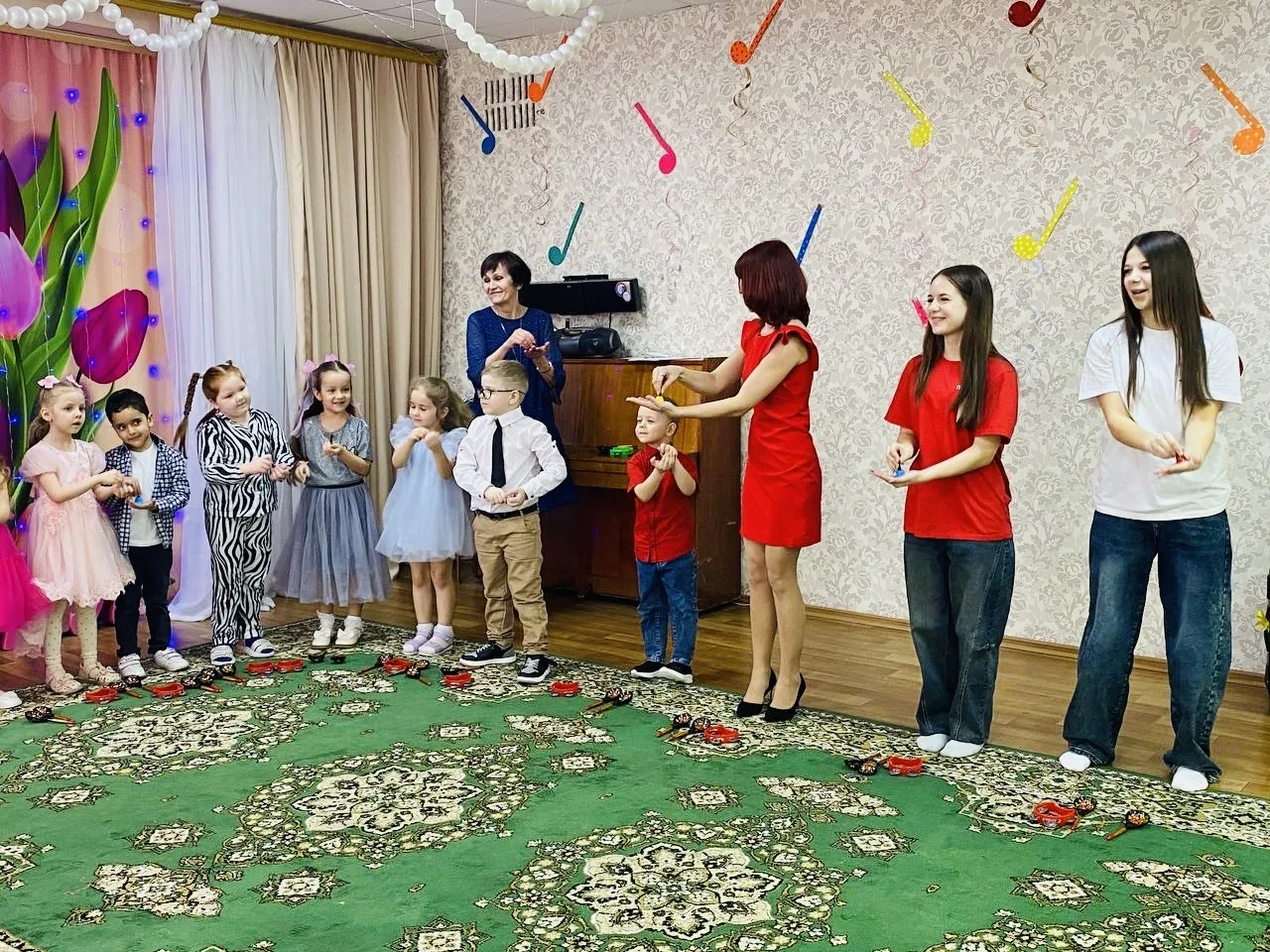 🌷 Наши активисты Движения Первых встречают Международный женский день в детском саду!  😉👍 Активисты 