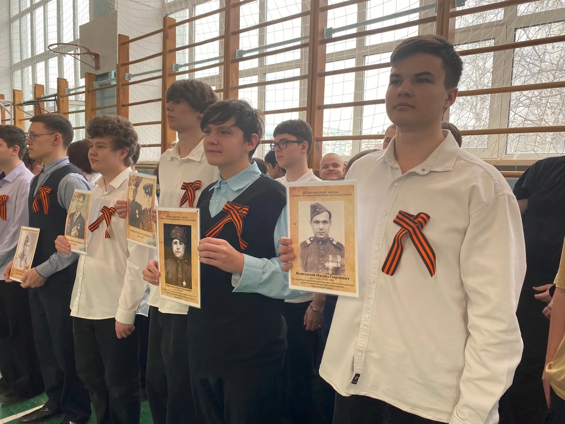 🎖 Мы помним. Мы гордимся.         В преддверии Дня Победы в школе прошли торжественные линейки «Бесс