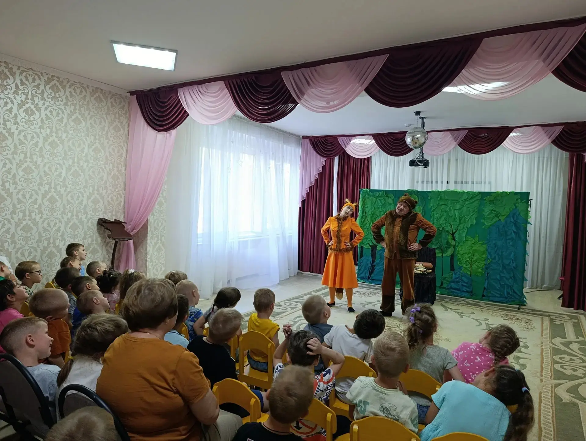 Сегодня в нашем детском саду случилось настоящее волшебство — к нам приезжал театр «ДУШ...