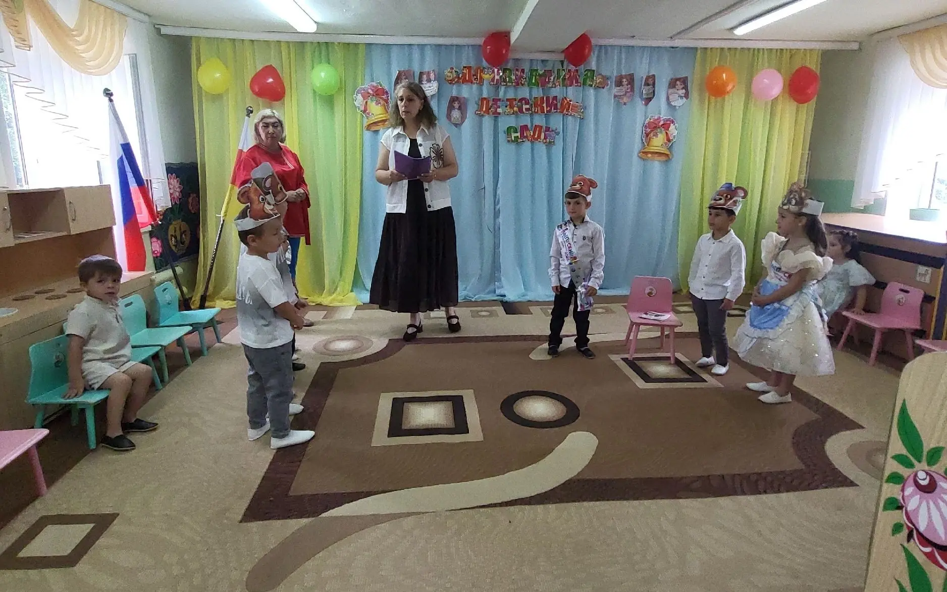 ✨До свидания, детский сад! 
 
🌸В нашей разновозрастной группе прошёл выпускной утренник!
Ребята пел