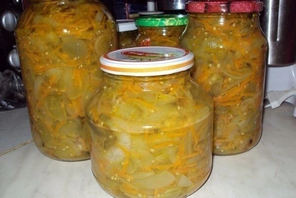 Чудная закусочка из зелёных помидорчиков. Зимой идёт "на ура".