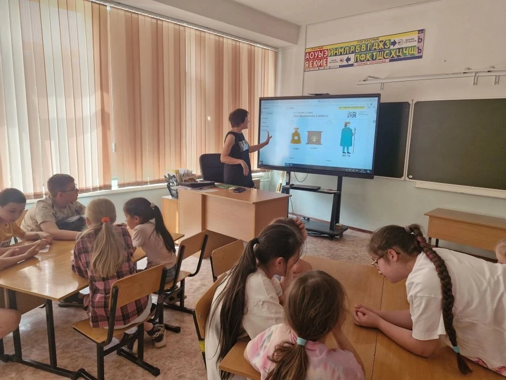 Ребята из летнего пришкольного лагеря приняли участие в девятом этапе Всероссийской про...