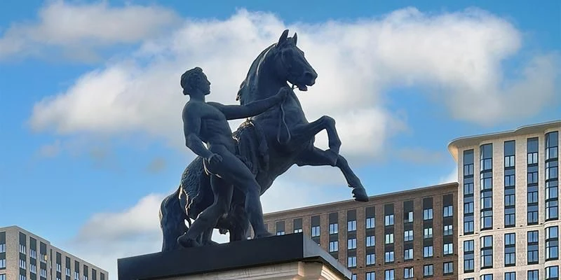 🐎 Историческим пилонам у Московского ипподрома вернут первоначальный вид 

Речь о вертикальных опор