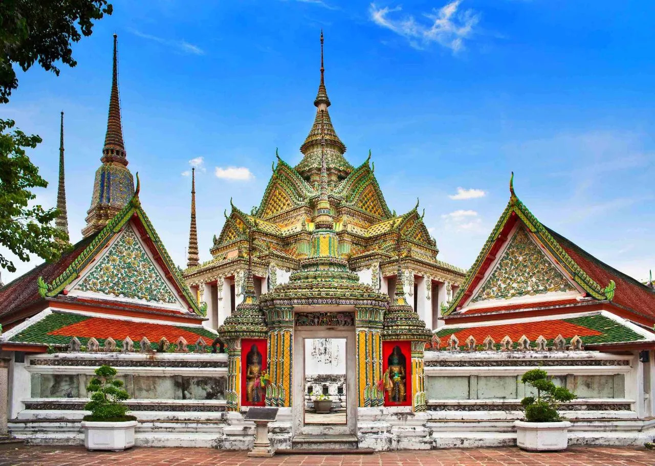 Храм Wat Pho в Бангкоке, Таиланд 🇹🇭  🔹 Wat Pho - один из старейших храмов Бангкока, построенный еще 