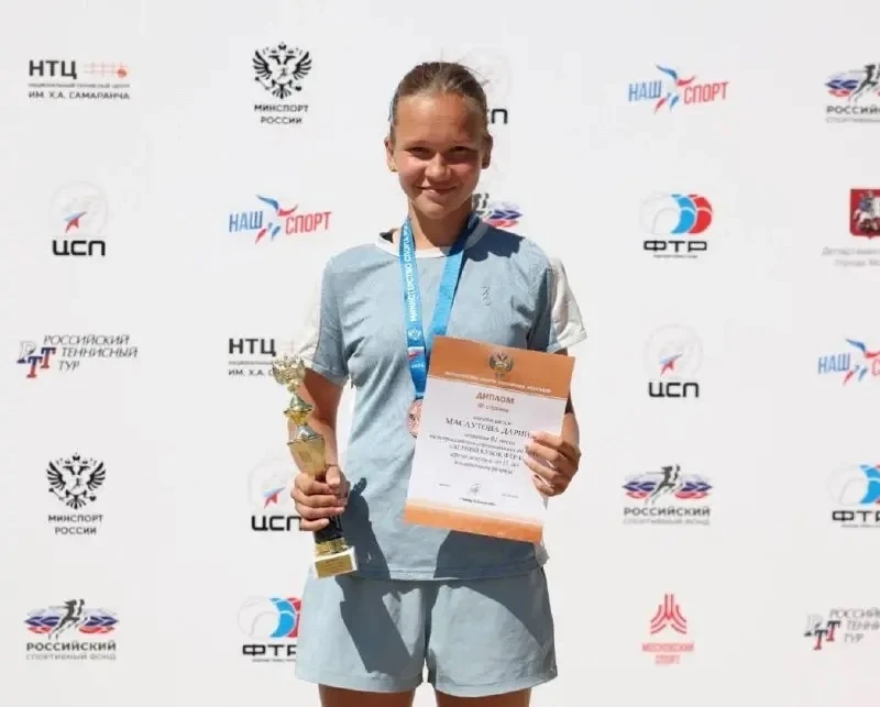🎾 Теннисистка из Волжского завоевала бронзу на «Летнем Кубке ФТР»

Волжанка Дарина Масаутова стала 