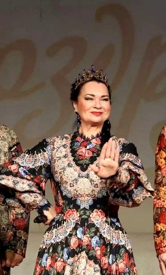 А что у нас сегодня?! А сегодня свой день рождения отмечает заслуженная артистка Респуб...