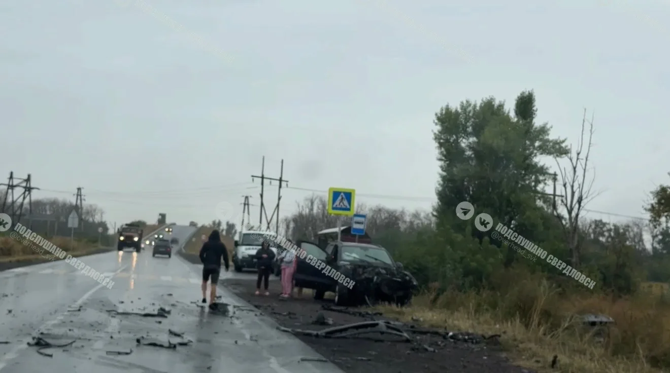 ДТП перед Александровским мостом, еще одна машина в кювете