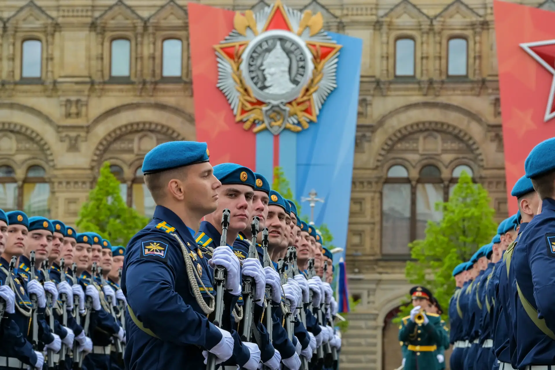 Председатель Совета Федерации Валентина Матвиенко присутствовала на военном параде в ознаменование 8