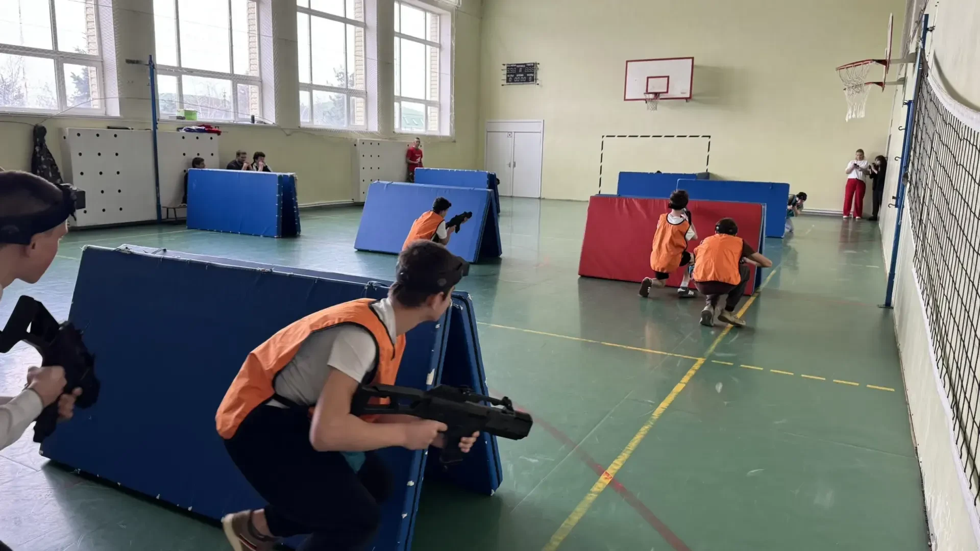 С целью профилактики асоциальных явлений и девиантного поведения  через вовлечение подростков в соци