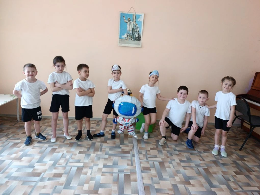 Физическое развитие старшая - подготовительная группа. " Космические старты". Цели: При...