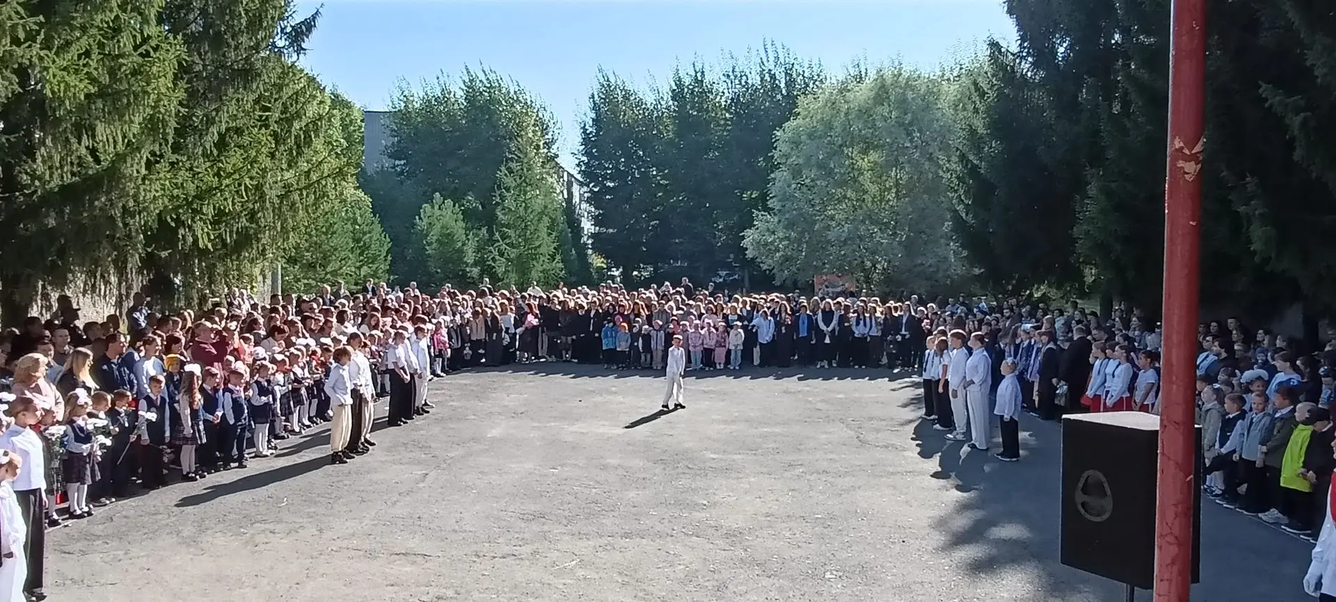 Сегодня утром в МБОУ «Гимназия № 79» было особенно светло — и не только от солнечных лу...