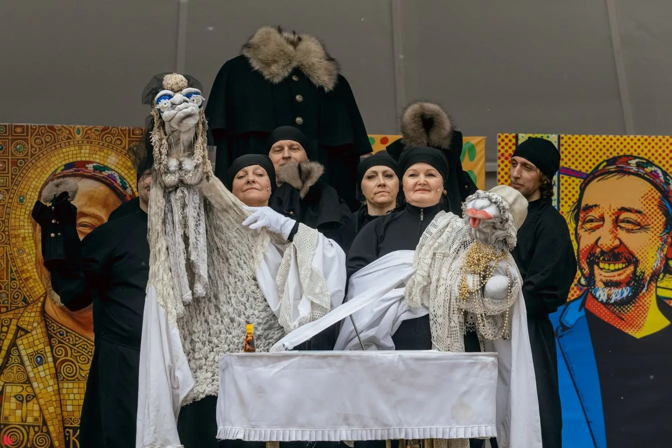 Екатеринбургские кукольники на Пушкинском дне в Литературном квартале.

Фрагмент из спектакля «Башма