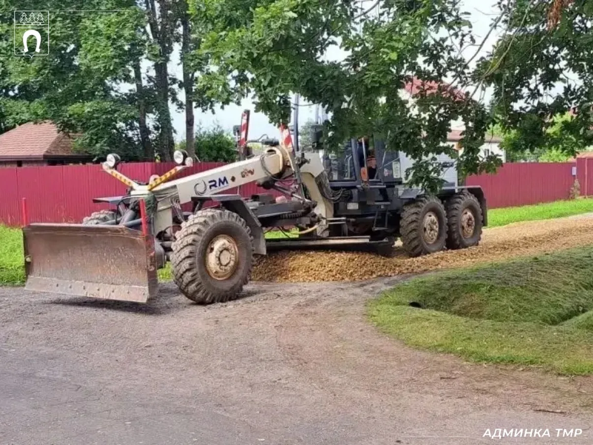 🚧 Борьба с ямами 

В селе Ушаки, на улице Пионерской, прошли работы по подсыпке ям! 👍🏻

🛘 Передв