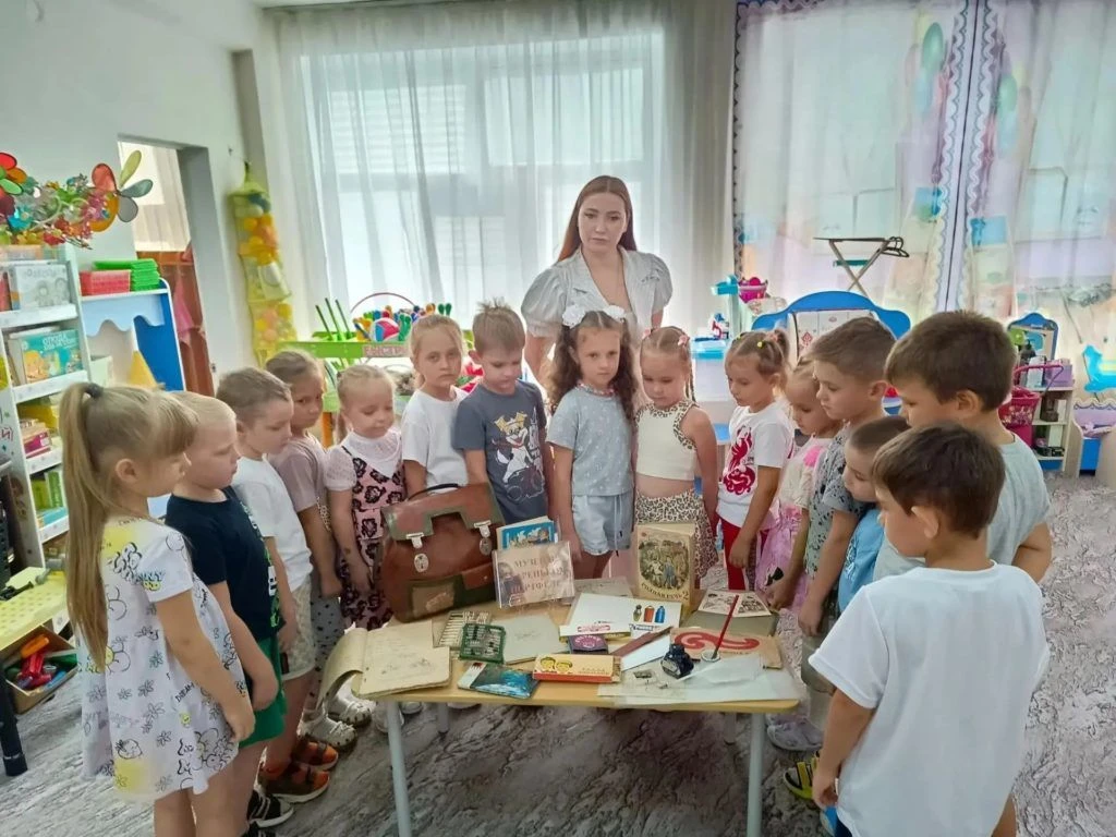 🎉 Новая выставка в Ростове — погружение в эпоху Анатолия Калинина! 🎉В Музее русско‑ар...