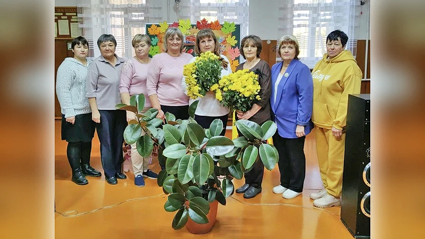 В Даниловке родители подарили цветы и улыбки сельским учителям