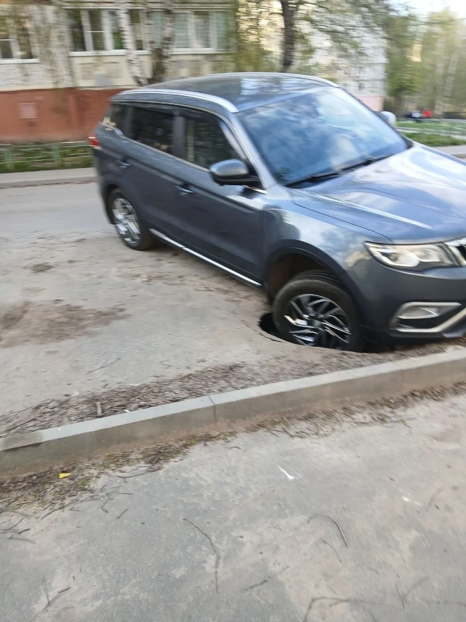 Около девичье поле 15. Спасайте машину
