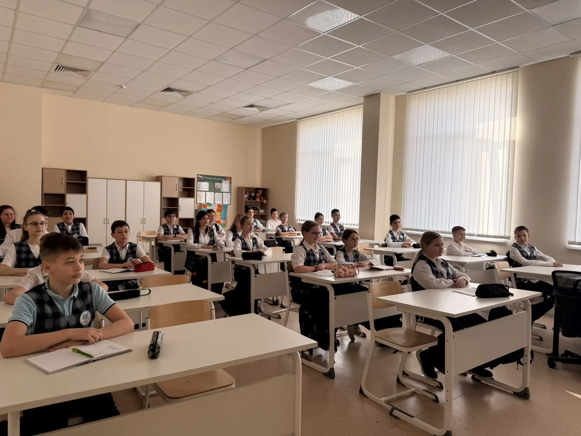 🇷🇺 РАЗГОВОРЫ О ВАЖНОМ 🇷🇺  📣 23 марта для обучающихся 1–10‑х классов прошли заключительные в третьей 
