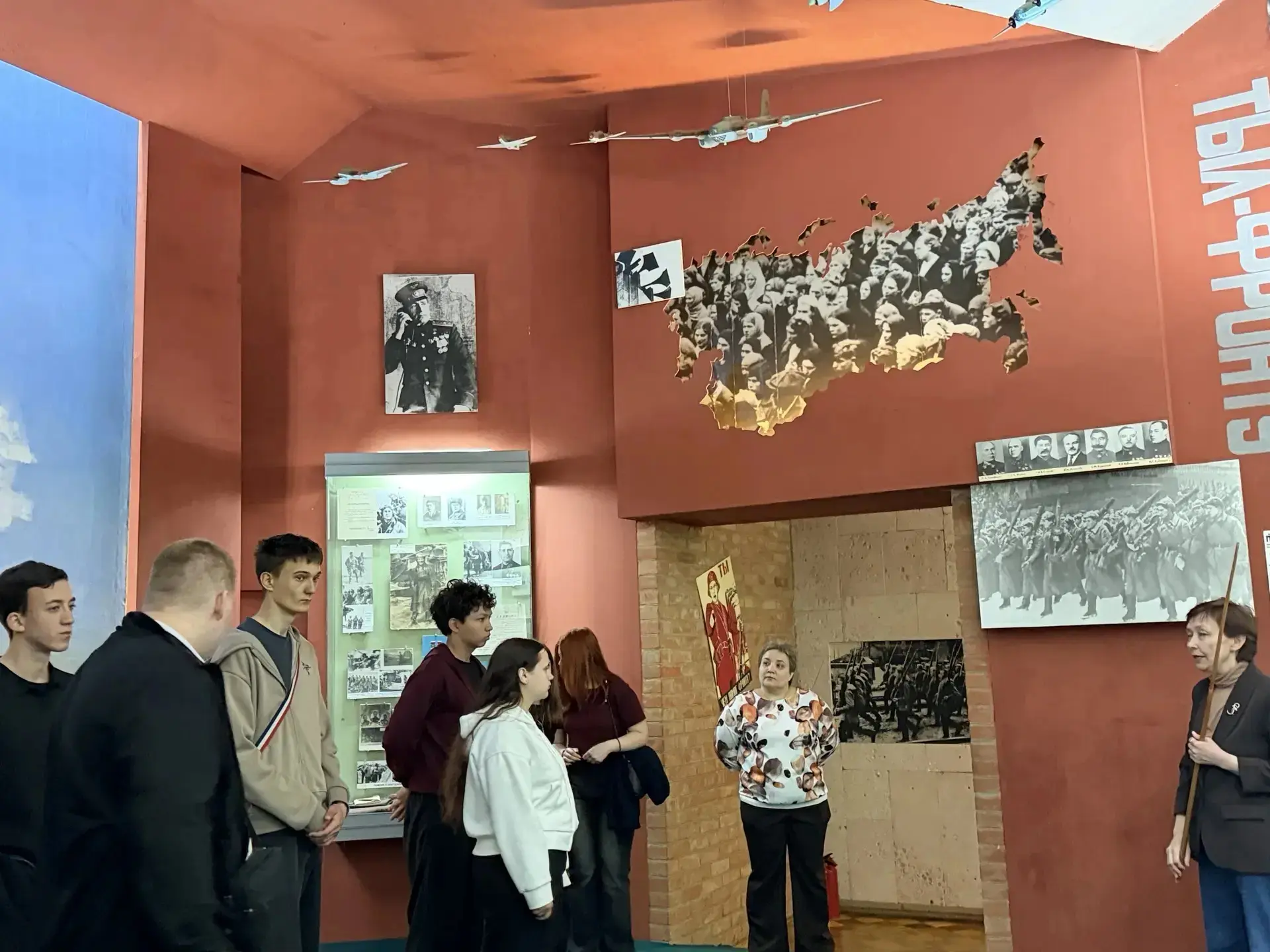 ✈️ Крылья Победы: студенты ОАТК узнали героическую историю оренбургских летчиков  Оренбургское летно