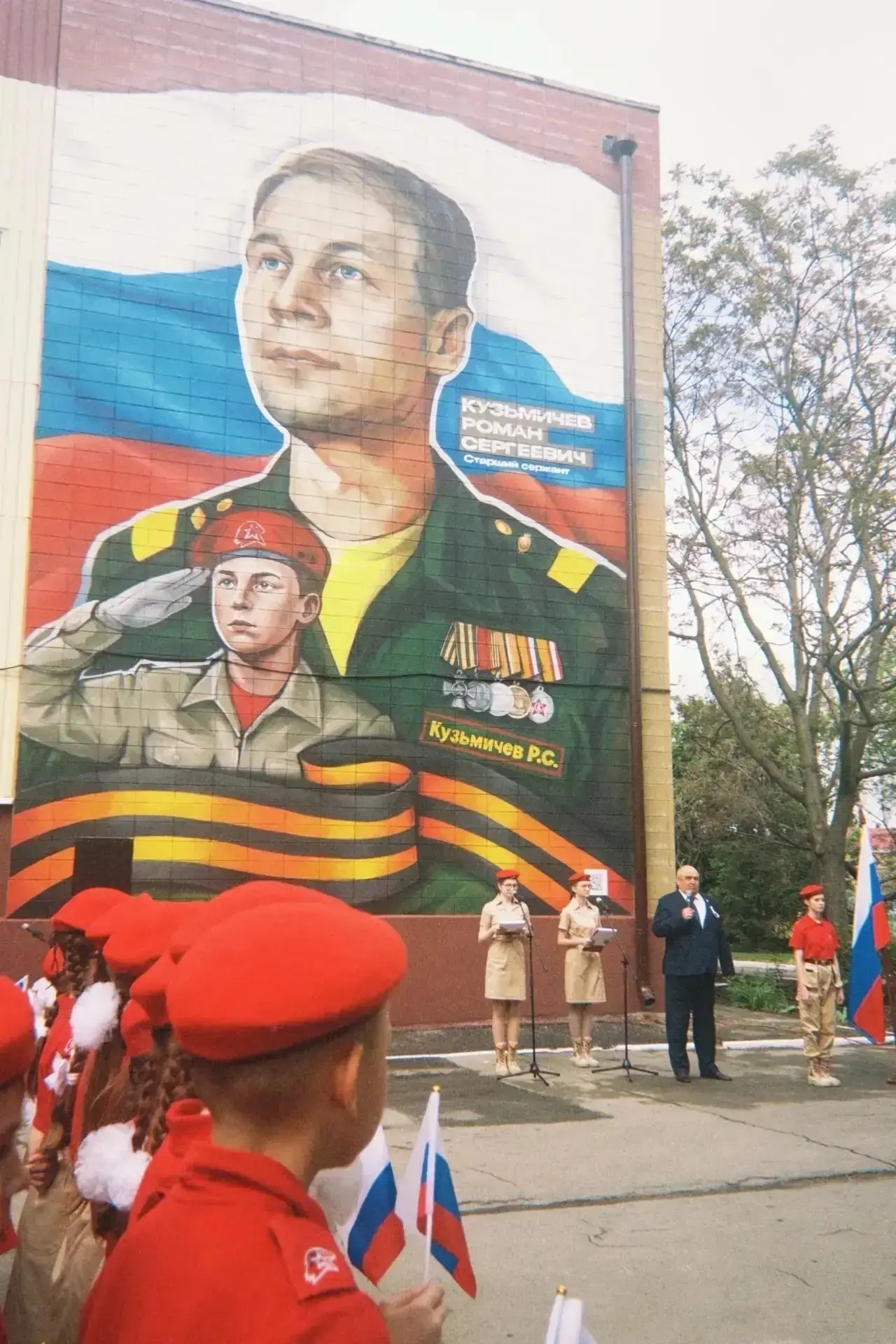 14.05.2026 года в школе посёлка Рассвет состоялось торжественное открытие мурала, посвящённого нашем
