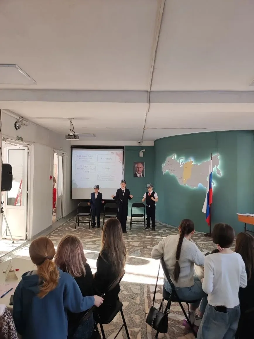 Сегодня в начальной школе прошел необычный Квиз для самых любимых, мудрых и талантливых — наших мам!