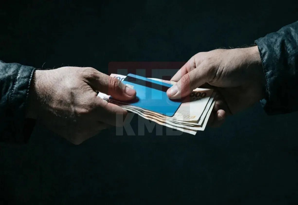 → Житель Ипатовского округа обвиняется в продаже банковских карт.